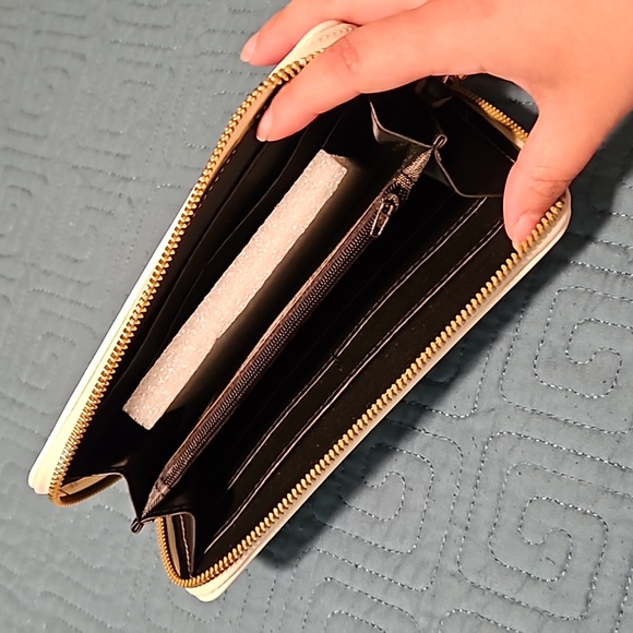 Hello kitty 😺 wallet - Picture 3 of 3